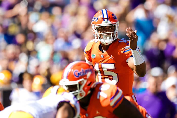 Florida Gators quarterback Anthony Richardson (15) changes the play against LSU Tigers during the second half at Tiger Stadium.